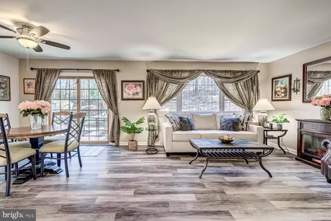 Living - 925 Deep Creek Ave, Arnold, MD 21012 photo 6 of 7
