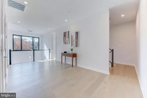 Living - 553 Broadwater Rd, Arnold, MD 21012 photo 2 of 3