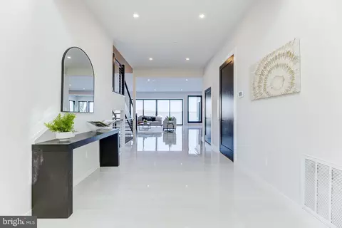 Entry Way - 553 Broadwater Rd, Arnold, MD 21012 photo 1 of 1
