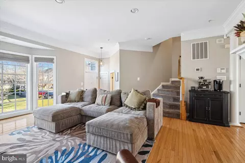 Living - 134 Riverton Pl, Edgewater, MD 21037 photo 3 of 6
