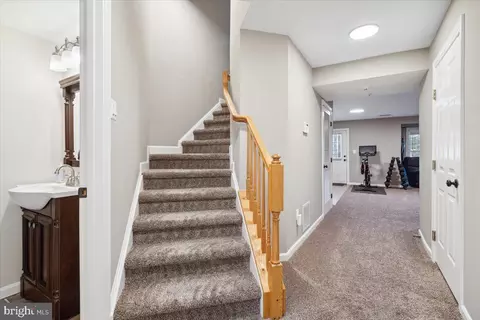 Entry Way - 134 Riverton Pl, Edgewater, MD 21037 photo 2 of 2