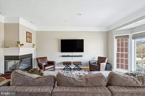 Living - 134 Riverton Pl, Edgewater, MD 21037 photo 2 of 6