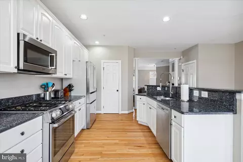 Kitchen - 134 Riverton Pl, Edgewater, MD 21037 photo 2 of 6