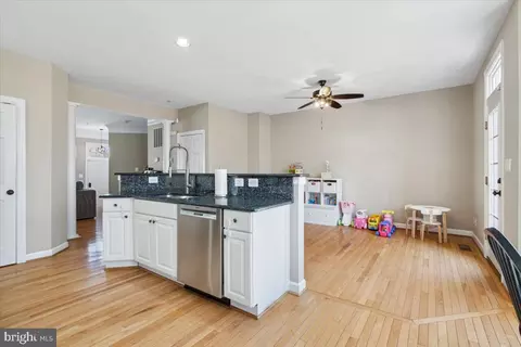 Kitchen - 134 Riverton Pl, Edgewater, MD 21037 photo 6 of 6