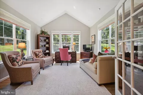 Living - 205 Thompson Ln, Deale, MD 20751 photo 2 of 4