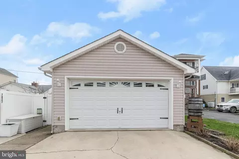 Exterior - 7827 Southwest Rd, Pasadena, MD 21122 photo 14 of 17
