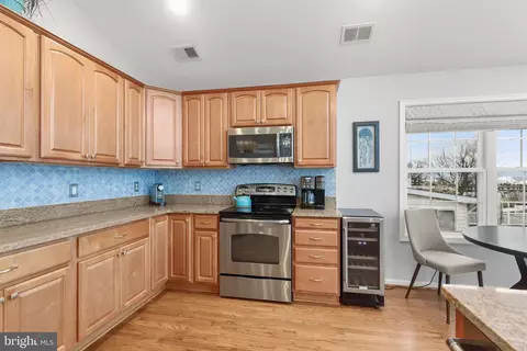 Kitchen - 7827 Southwest Rd, Pasadena, MD 21122 photo 4 of 6