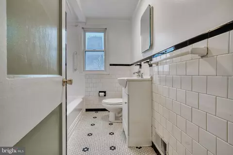 422 5th Ave, Brooklyn, MD 21225 photo 4