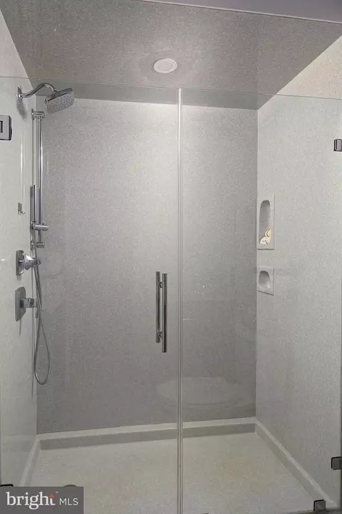 Bath - 3887 Cotter Dr, Edgewater, MD 21037 photo 2 of 5