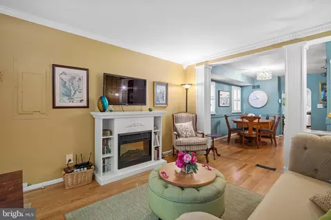 Living - 19 Morris St, Annapolis, MD 21401 photo 3 of 5