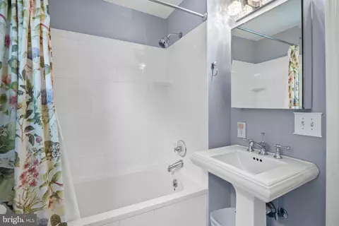 Bath - 19 Morris St, Annapolis, MD 21401 photo 3 of 4