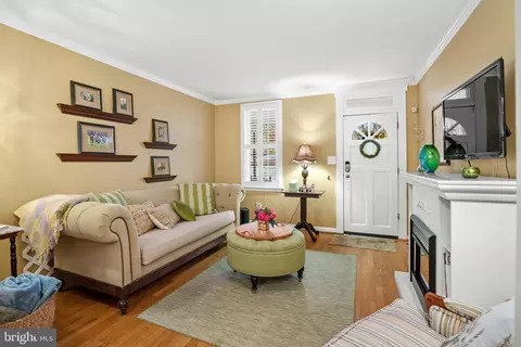 Living - 19 Morris St, Annapolis, MD 21401 photo 1 of 5