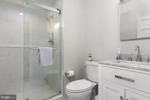 Bath - 1061 Nova Cir, Arnold, MD 21012 photo 3 of 3