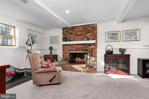 Living - 1061 Nova Cir, Arnold, MD 21012 photo 5 of 7