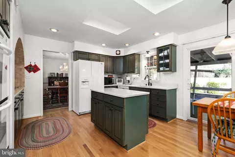 Kitchen - 1061 Nova Cir, Arnold, MD 21012 photo 2 of 5