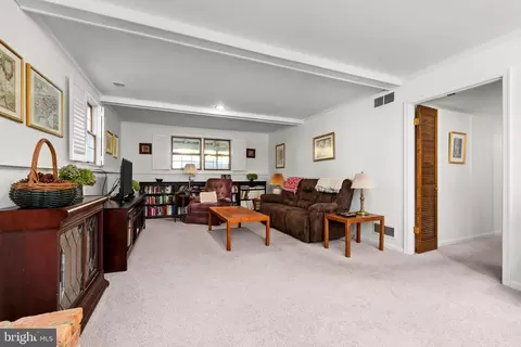 Living - 1061 Nova Cir, Arnold, MD 21012 photo 6 of 7