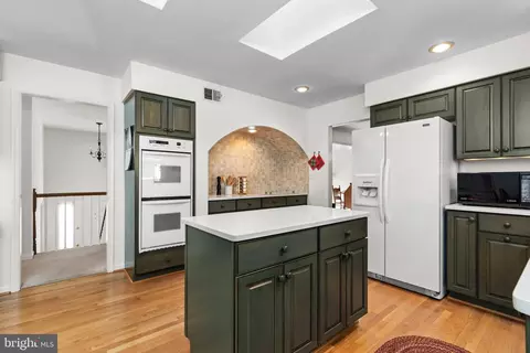 Kitchen - 1061 Nova Cir, Arnold, MD 21012 photo 4 of 5