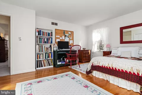 Bedroom - 1061 Nova Cir, Arnold, MD 21012 photo 2 of 7
