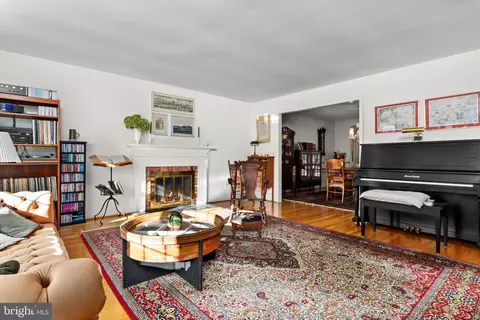 Living - 1061 Nova Cir, Arnold, MD 21012 photo 3 of 7