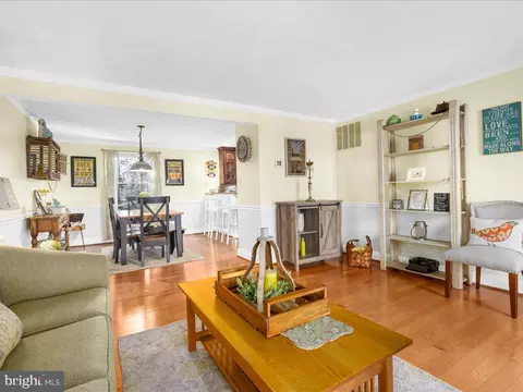 7902 Colchester Ct, Pasadena, MD 21122 photo 9