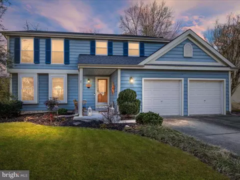7902 Colchester Ct, Pasadena, MD 21122