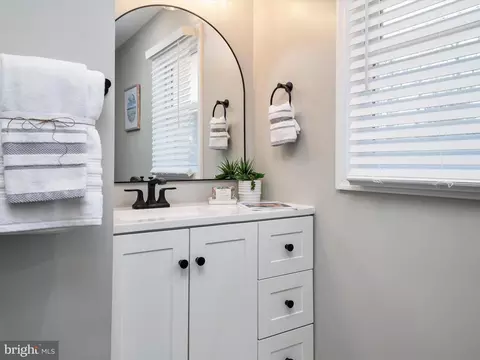 Bath - 3068 Centre Rd, Riva, MD 21140 photo 4 of 4