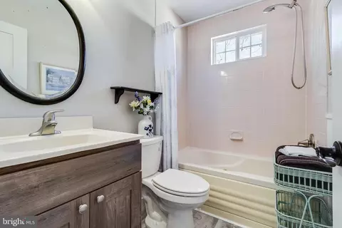 Bath - 6007 Melbourne Ave, Deale, MD 20751 photo 3 of 3
