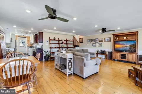 Living - 6007 Melbourne Ave, Deale, MD 20751 photo 1 of 4