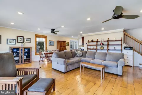 Living - 6007 Melbourne Ave, Deale, MD 20751 photo 4 of 4
