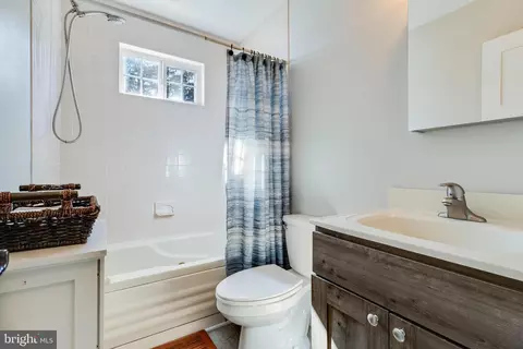 Bath - 6007 Melbourne Ave, Deale, MD 20751 photo 2 of 3