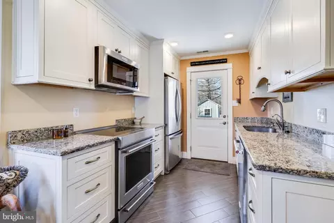 Kitchen - 6007 Melbourne Ave, Deale, MD 20751 photo 3 of 5