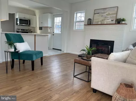 Living - 314 E 314 Bayview Drvie Dr, Edgewater, MD 21037 photo 3 of 4