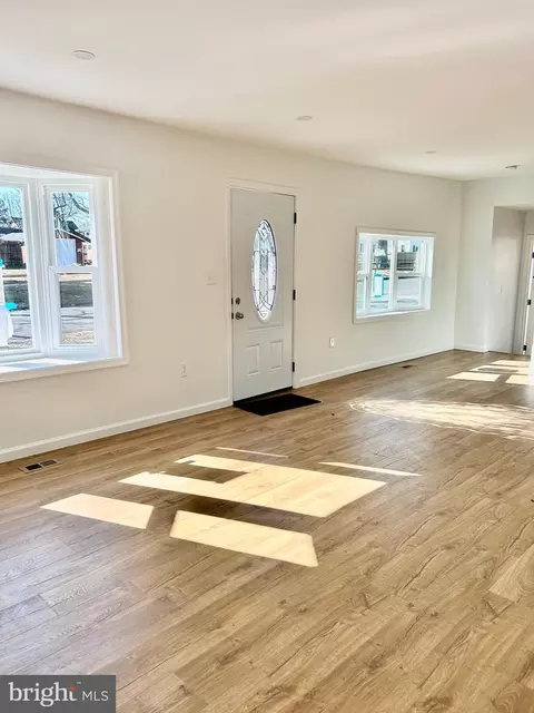 Living - 314 E 314 Bayview Drvie Dr, Edgewater, MD 21037 photo 4 of 4