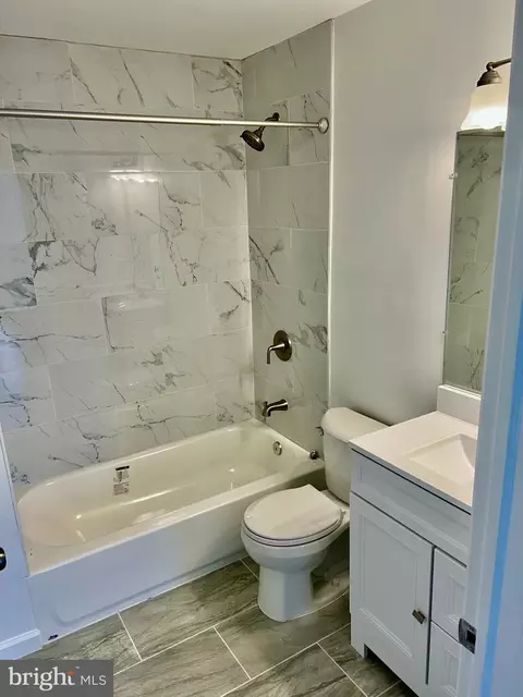 Bath - 314 E 314 Bayview Drvie Dr, Edgewater, MD 21037 photo 1 of 2