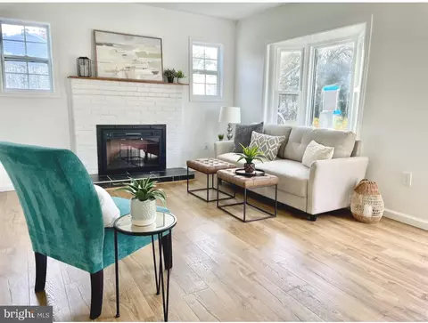 Living - 314 E 314 Bayview Drvie Dr, Edgewater, MD 21037 photo 1 of 4
