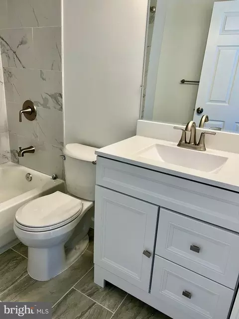 Bath - 314 E 314 Bayview Drvie Dr, Edgewater, MD 21037 photo 2 of 2