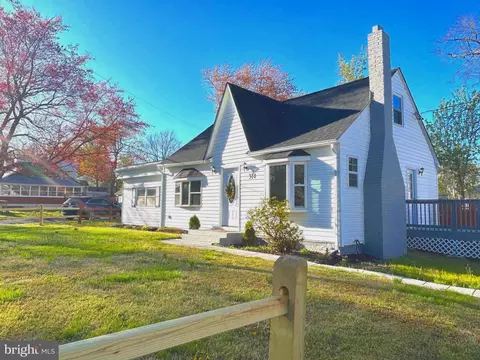 Exterior - 314 E 314 Bayview Drvie Dr, Edgewater, MD 21037 photo 2 of 4