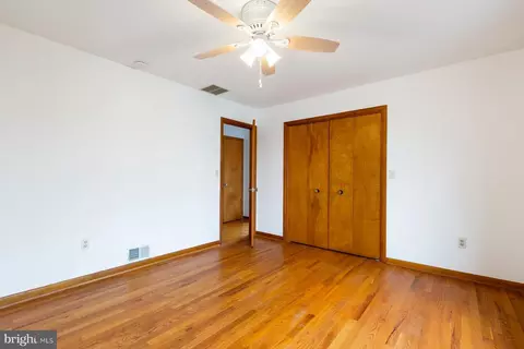 Bedroom - 422 Ginn Ln, Pasadena, MD 21122 photo 4 of 9