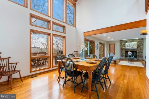 Dining - 422 Ginn Ln, Pasadena, MD 21122 photo 2 of 3