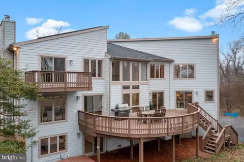 422 Ginn Ln, Pasadena, MD 21122