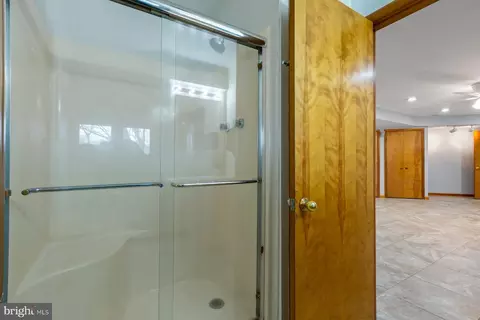 Bath - 422 Ginn Ln, Pasadena, MD 21122 photo 7 of 7