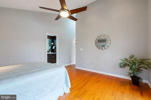 Bedroom - 422 Ginn Ln, Pasadena, MD 21122 photo 3 of 9