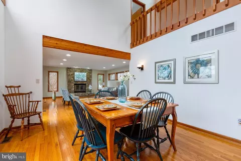 Dining - 422 Ginn Ln, Pasadena, MD 21122 photo 3 of 3