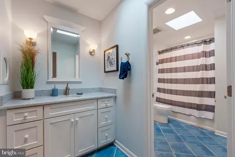 Bath - 422 Ginn Ln, Pasadena, MD 21122 photo 4 of 7