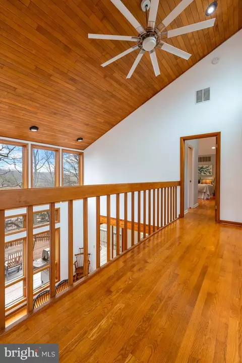 Entry Way - 422 Ginn Ln, Pasadena, MD 21122 photo 2 of 2