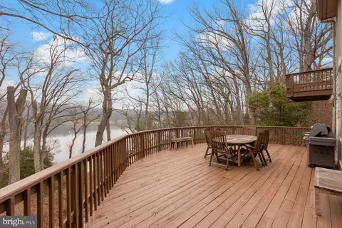 Exterior - 422 Ginn Ln, Pasadena, MD 21122 photo 7 of 15