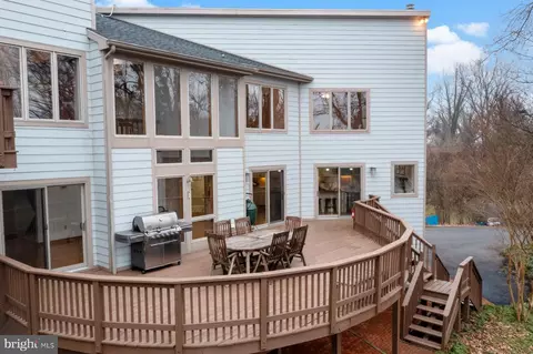 Exterior - 422 Ginn Ln, Pasadena, MD 21122 photo 6 of 15