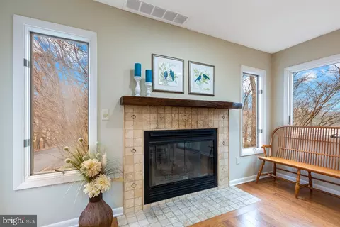 Living - 422 Ginn Ln, Pasadena, MD 21122 photo 1 of 5
