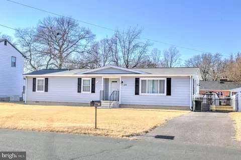 109 Sandsbury Ave, Glen Burnie, MD 21060