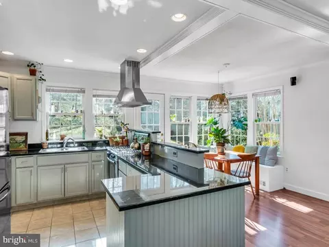 11 Beechwood Rd, Arnold, MD 21012